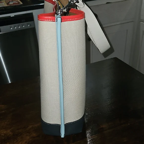 *NEW* COACH Cream and Navy Bag with Red and Light Blue Trim - Picture 6 of 13